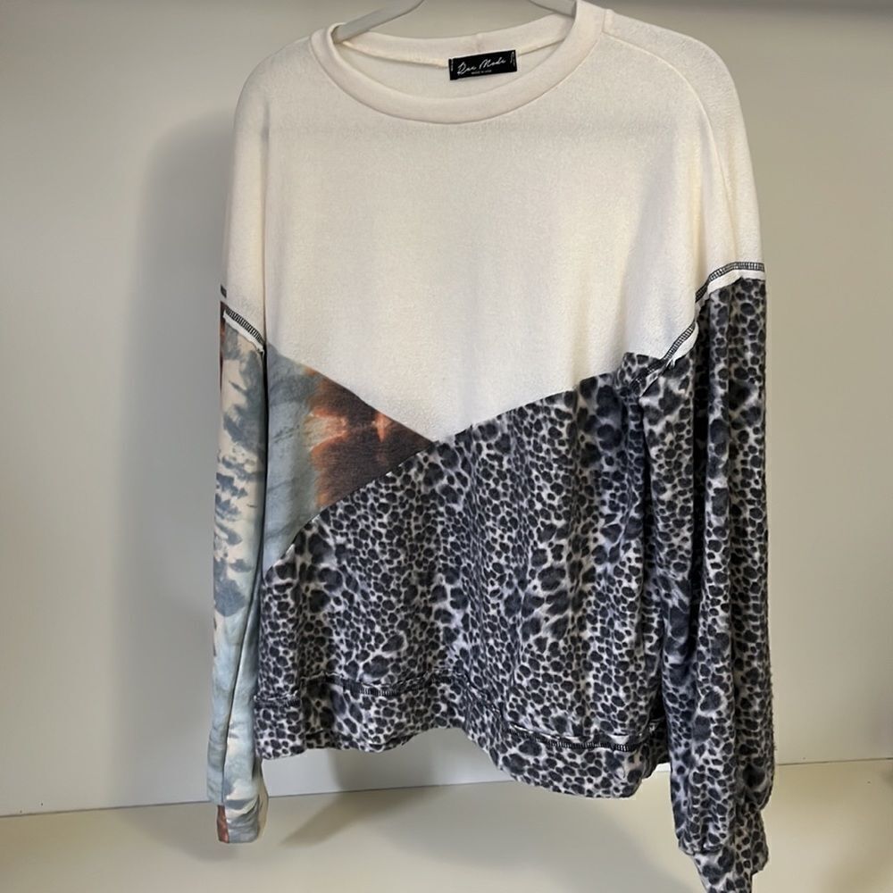 New Rae Mode lightweight sweater large